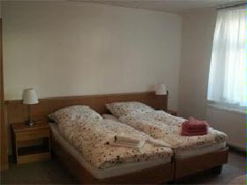 Schlafzimmer mit Doppelbett